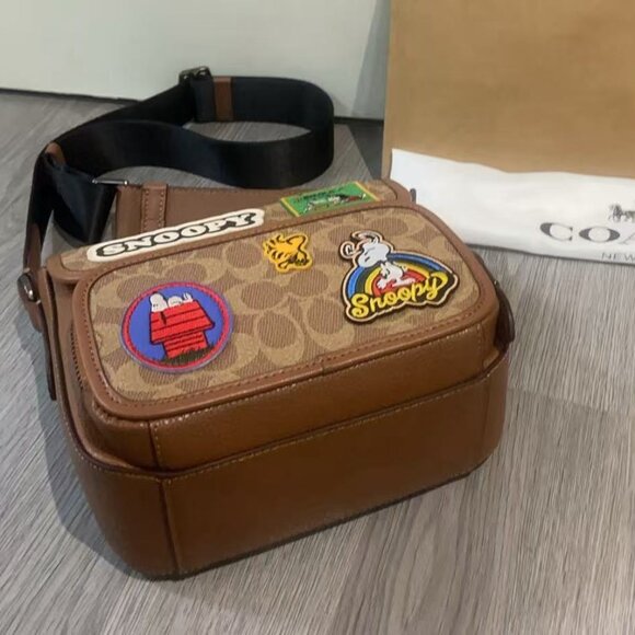 Coach men's crossbody bag. Size: 22*20*6cm. - Picture 4 of 9